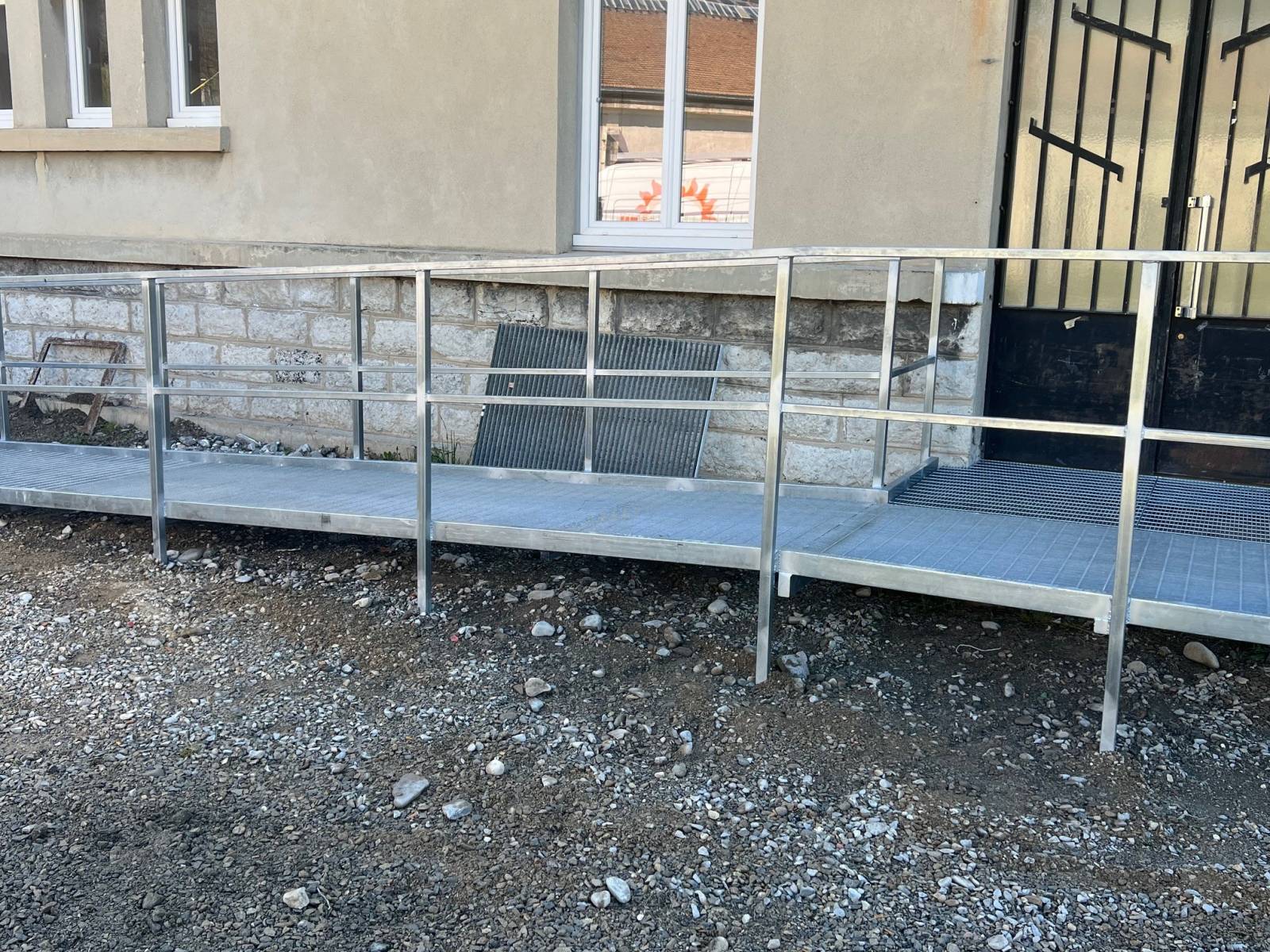 Prix pose fenêtres et porte-fenêtre anti effraction pour les commerces Cannes 06150 Alpes-Maritimes