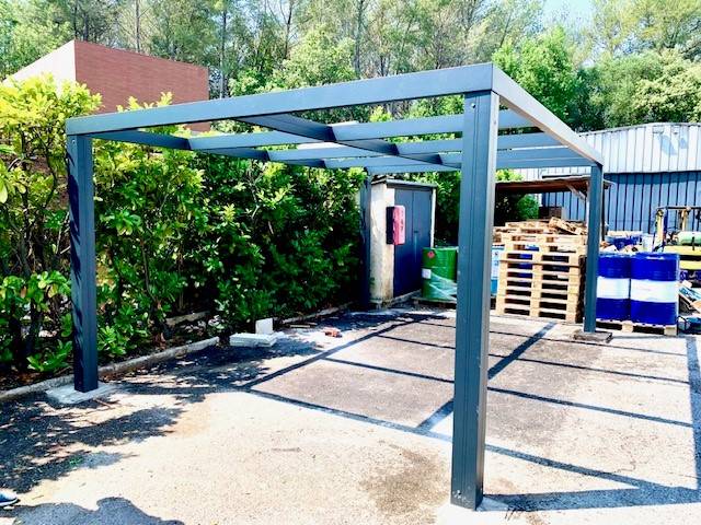 Carport en aluminium pour panneaux photovoltaïques à Mouans Sartoux dans les alpes maritimes 