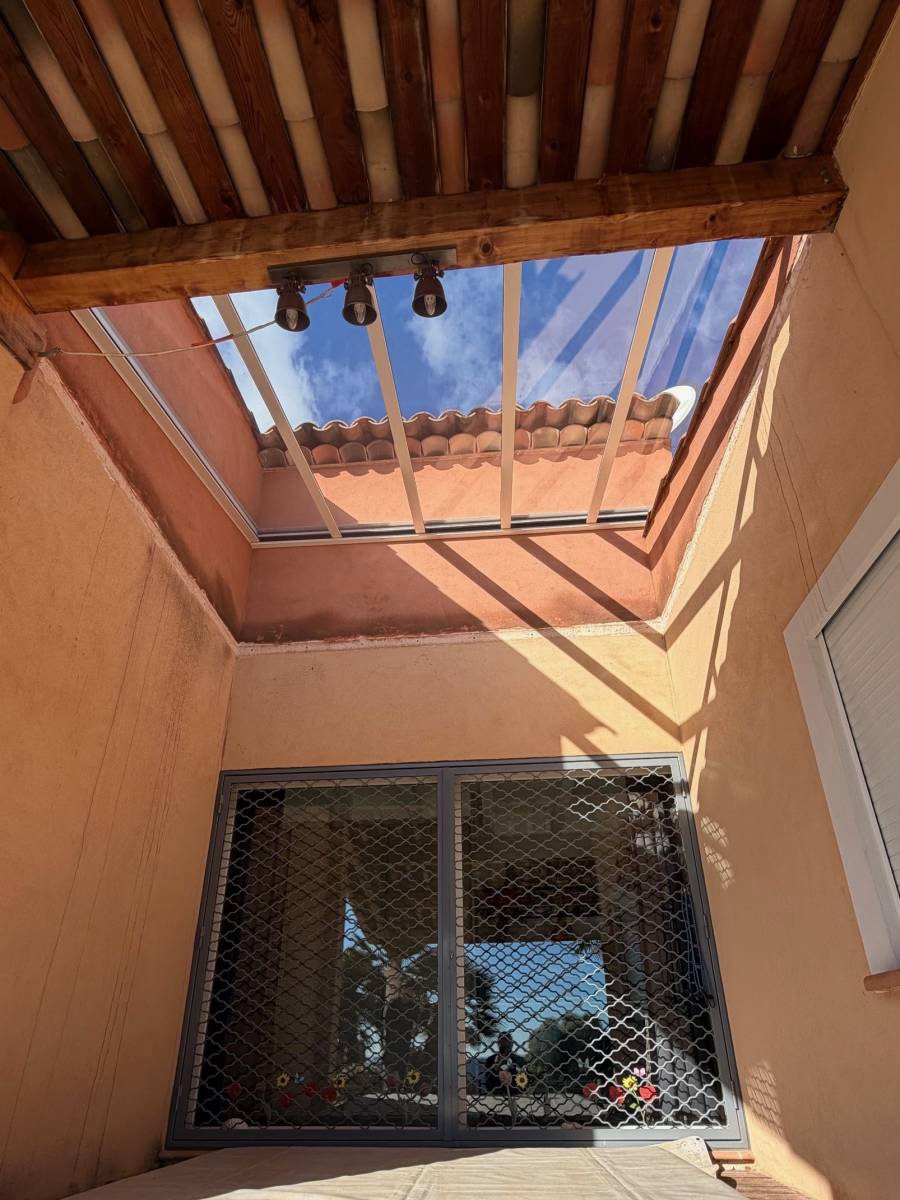 Fabrication et pose d'un toiture vitrée sur mesure à Carros dans les Alpes Maritimes