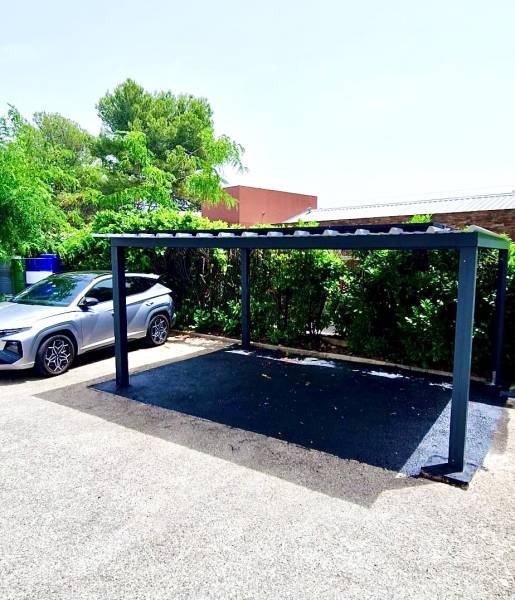 Carport en aluminium pour panneaux photovoltaïques à Mouans Sartoux dans les alpes maritimes 