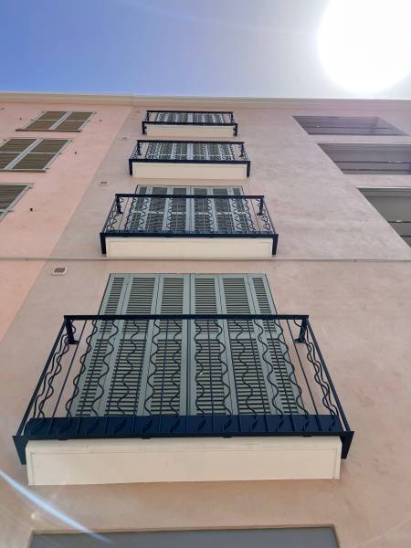 Garde-corps pour balcons en acier laqué à Antibes dans les Alpes Maritimes