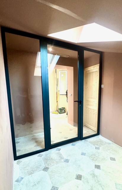 Cloisons de séparation intérieure vitrées en aluminium à Nice dans les Alpes Maritimes