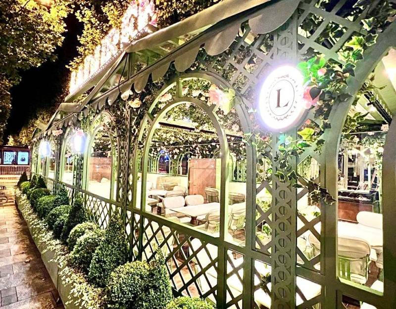 Structure terrasse extérieure restaurant à Paris