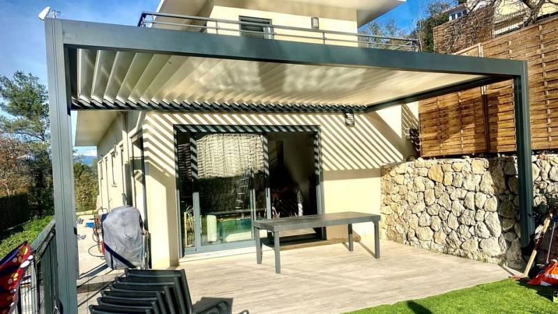 Pergolas bioclimatique lames en aluminium à Nice 