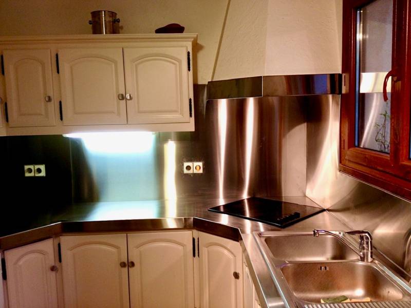 Plan de travail et crédence en Inox sur mesure à Saint Laurent du Var dans les Alpes Maritimes