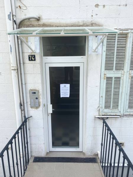 Fabrication et pose de la porte d'entrée et de la marquise