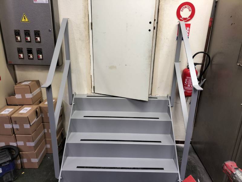 Escalier avec garde-corps