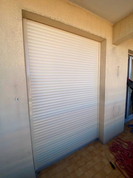 Pose de volets roulants électriques en aluminium isolant sur Saint Laurent du Var